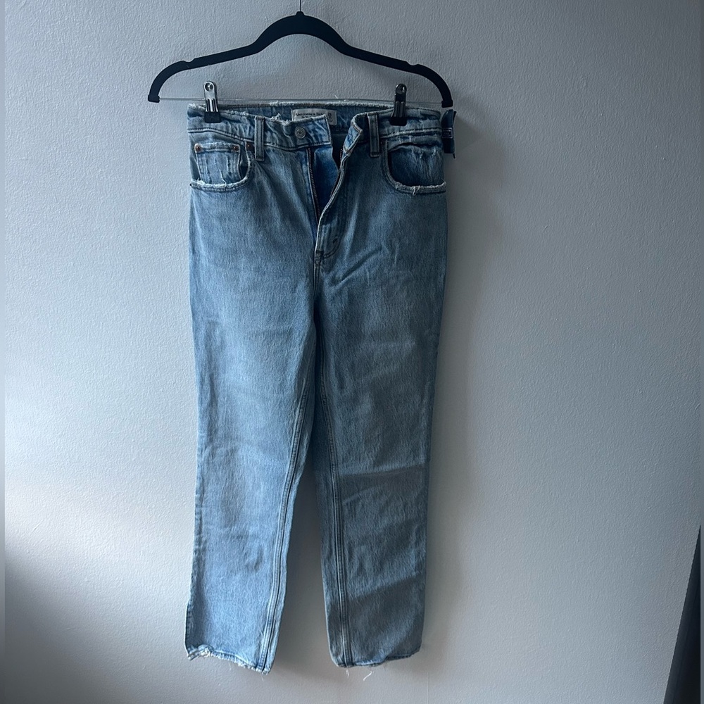 Abercrombie Ultra High Rise 90s Straight Jean — Light Wash — 26 SHORT